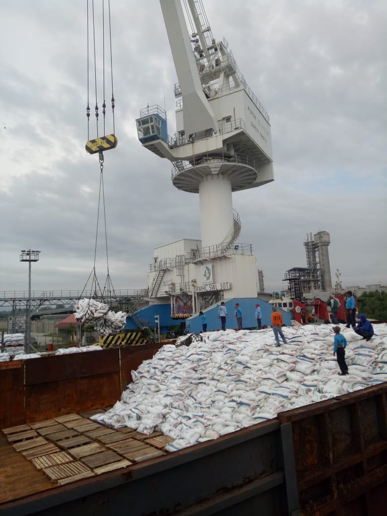 Distribusi Pupuk Nasional Lintas Pulau: Bontang ke Ketapang